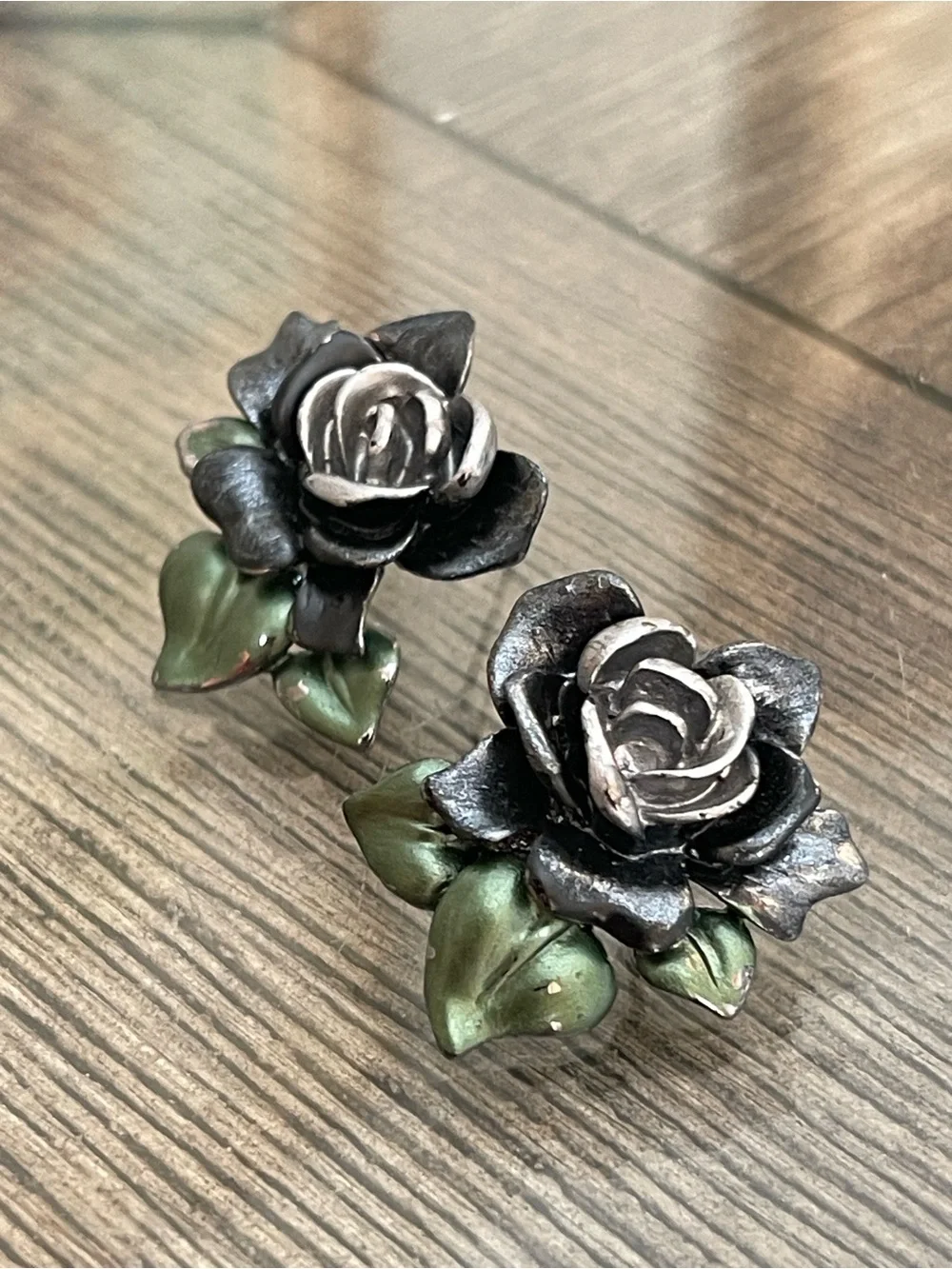 Vintage Style Dark Black - Grey Rose Stud Earrings